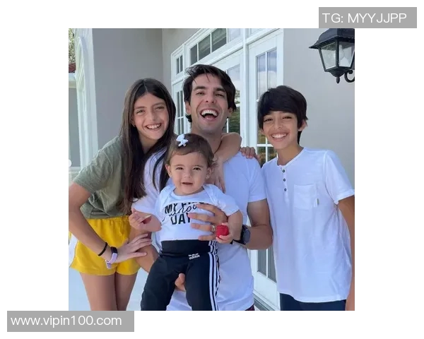 足球明星卡卡与妻子甜蜜生活揭秘展现幸福家庭的点滴瞬间 足球明星卡卡与妻子甜蜜生活揭秘展现幸福家庭的点滴瞬间